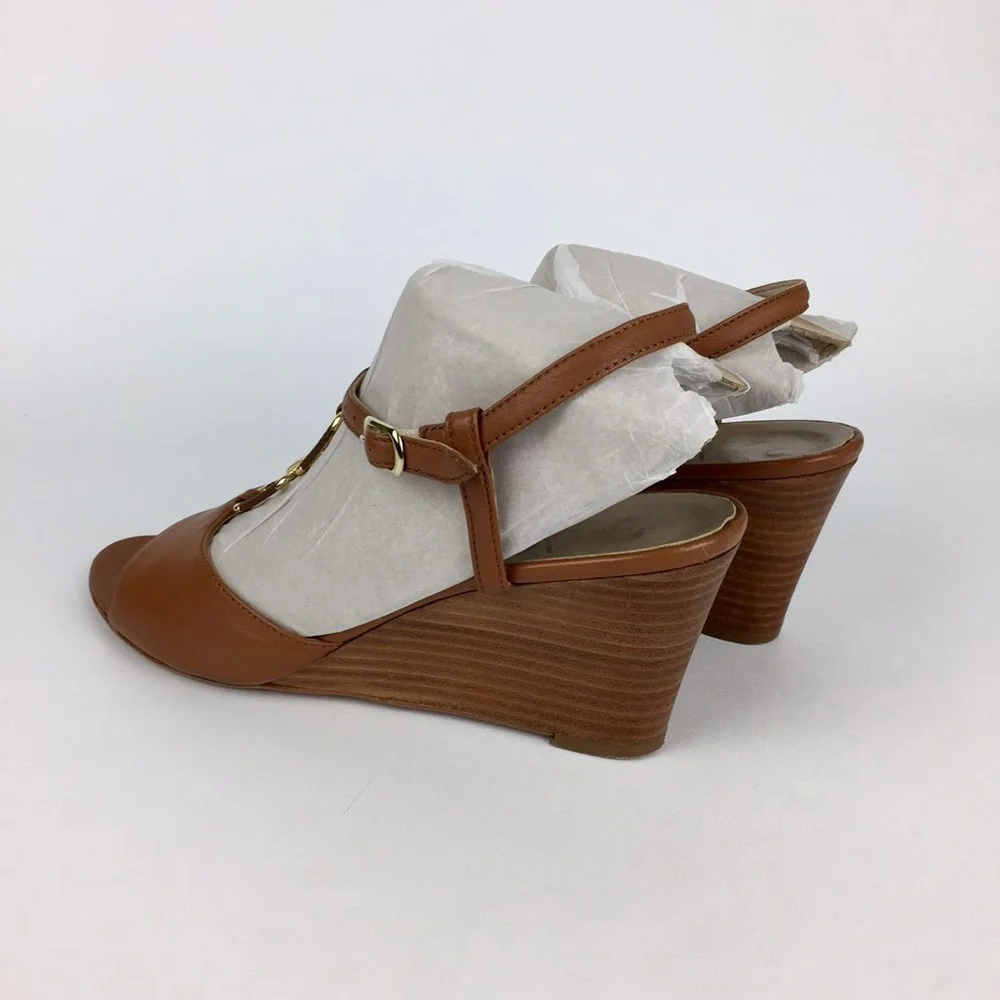 AGL Attilio Giusti Leombruni Womens Tan Wedge Sandal Gold Buckle size 40 US 10